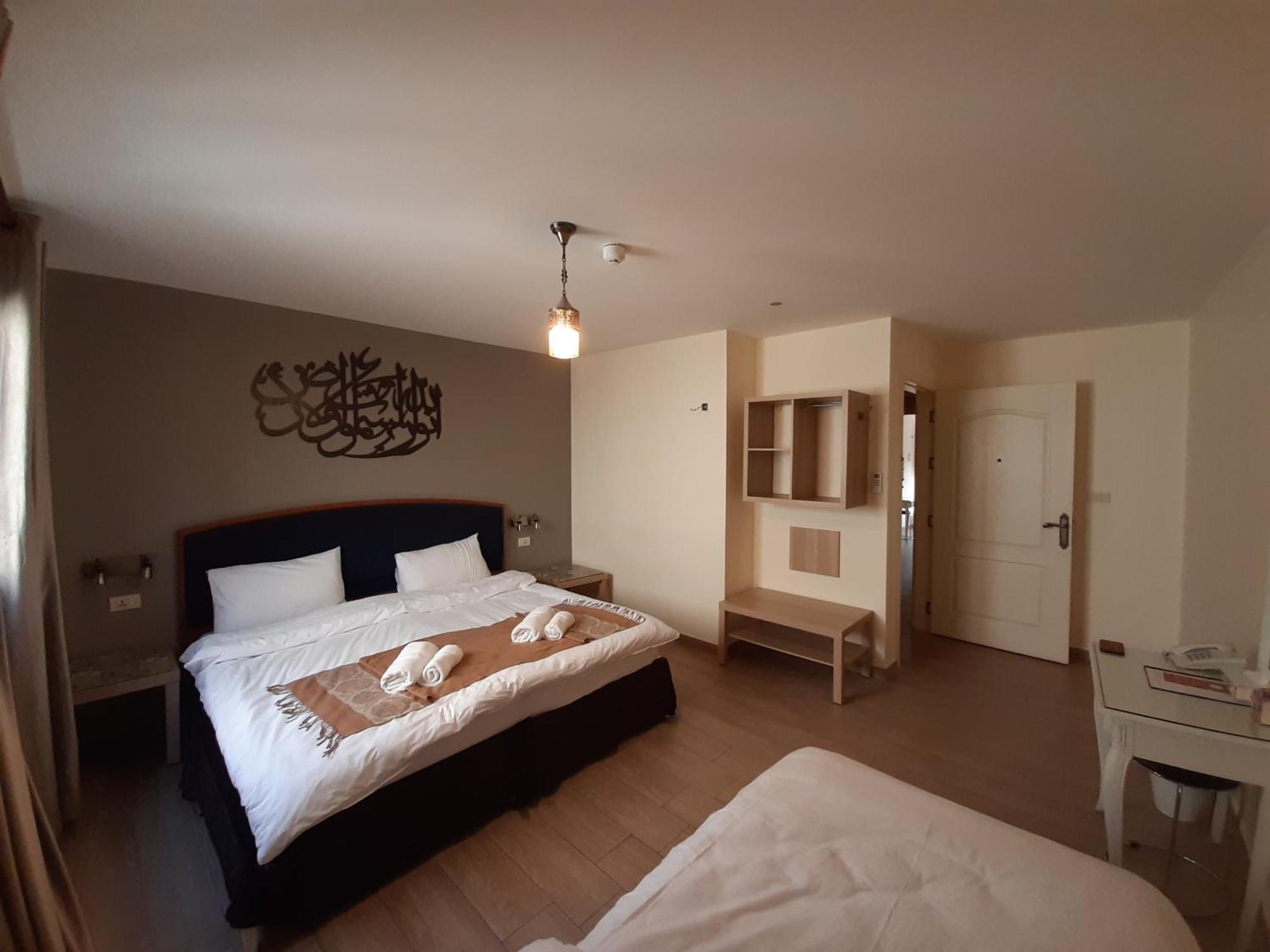Layaali Amman Airport Pickup Hostel Exterior foto