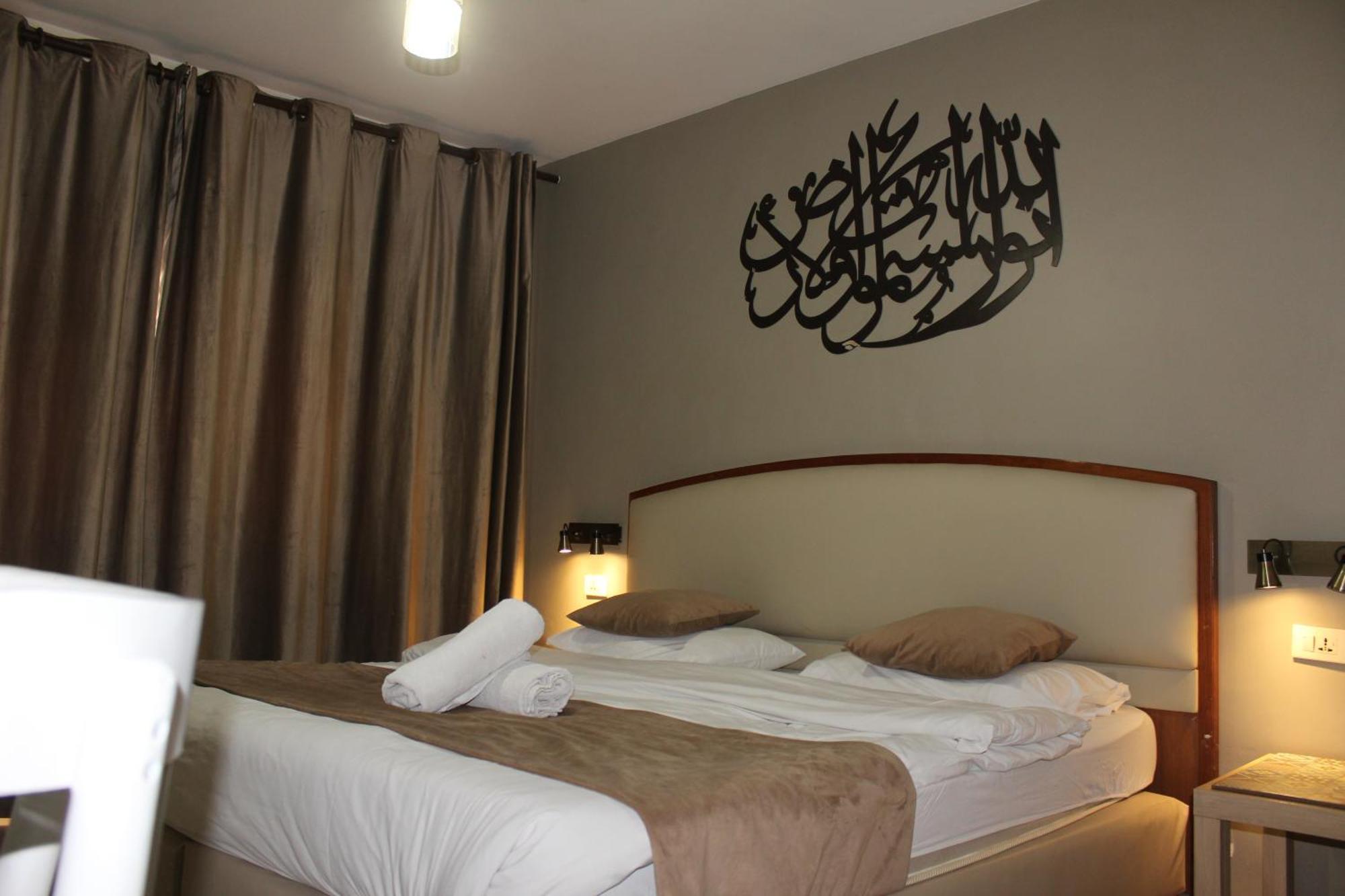 Layaali Amman Airport Pickup Hostel Exterior foto